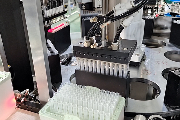 高效快捷不变的全自动吸头塞芯组装机